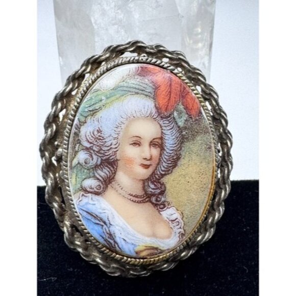 Vintage Brooch Ornate Porcelain Gold Tone Portrait Lovely Lady Unbranded - Picture 2 of 13